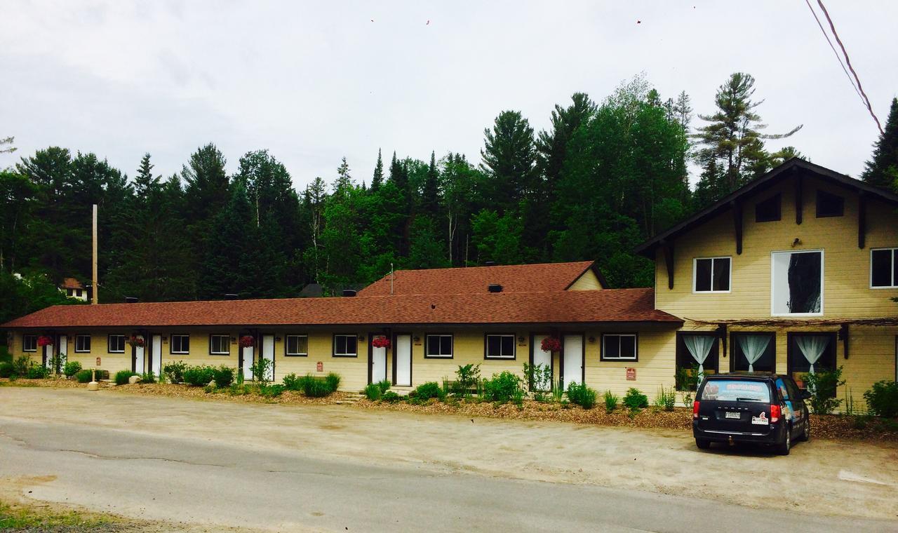 Attitude Montagne Hotel Saint Adolphe D'Howard ภายนอก รูปภาพ