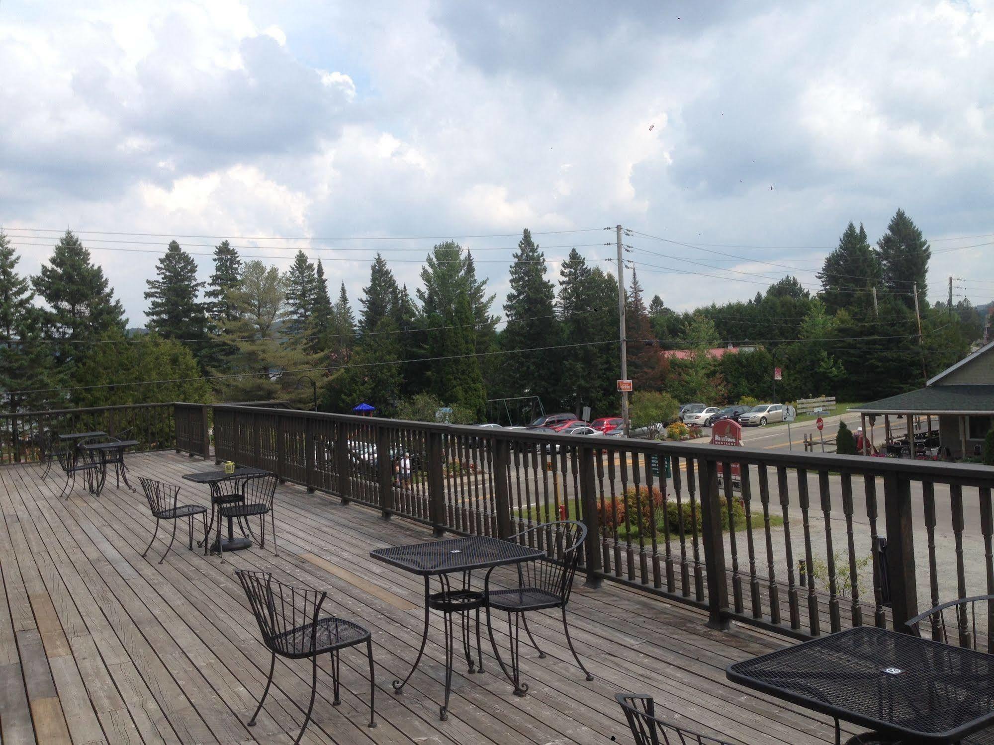 Attitude Montagne Hotel Saint Adolphe D'Howard ภายนอก รูปภาพ